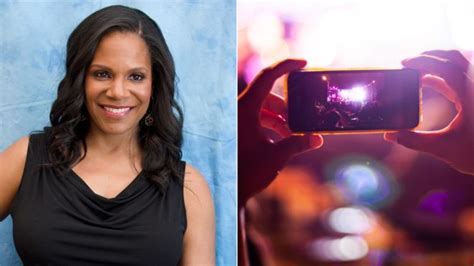 Audra McDonald Scolds Audience Member for Snapping Pic。